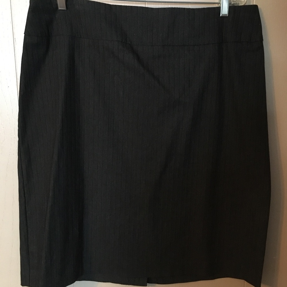 Reitman’s Grey knee length pencil skirt Plus Size